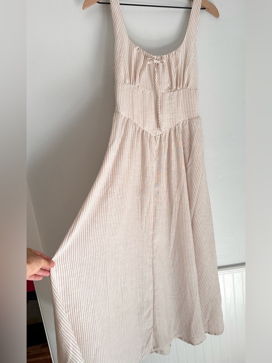Dresses & Skirts - Beige Striped Dress Drop Waist Midi Dress Size Small
